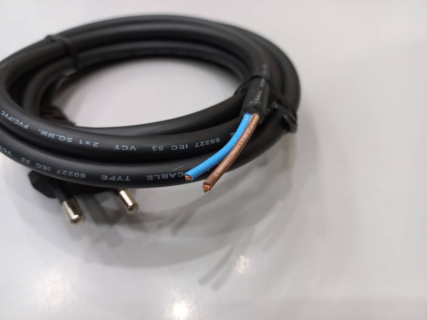 ปลั๊กตัวตัวผู้ 2ขา สาย VCT 2x1 ยาว 2เมตร