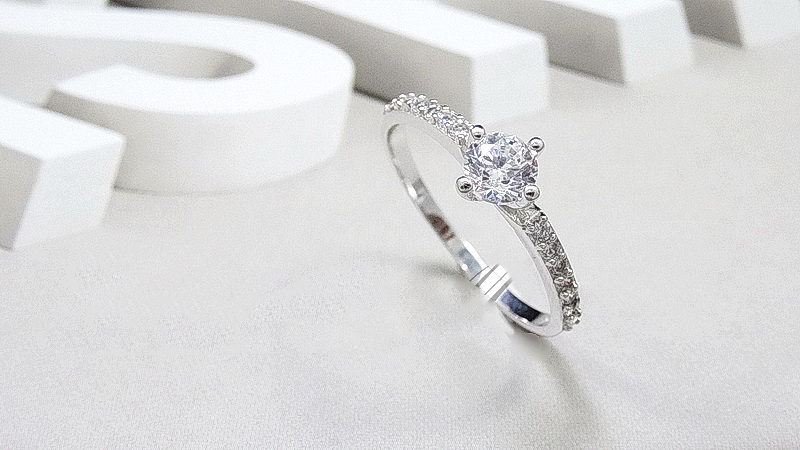 แหวนหมั้นเพชร CZ น้ำใสวิ๊ง ขนาด 0.5 กะรัต สำหรับเป็นของขวัญคนรัก ของขวัญวาเลนไทน์ ชิ้นงานประณีต