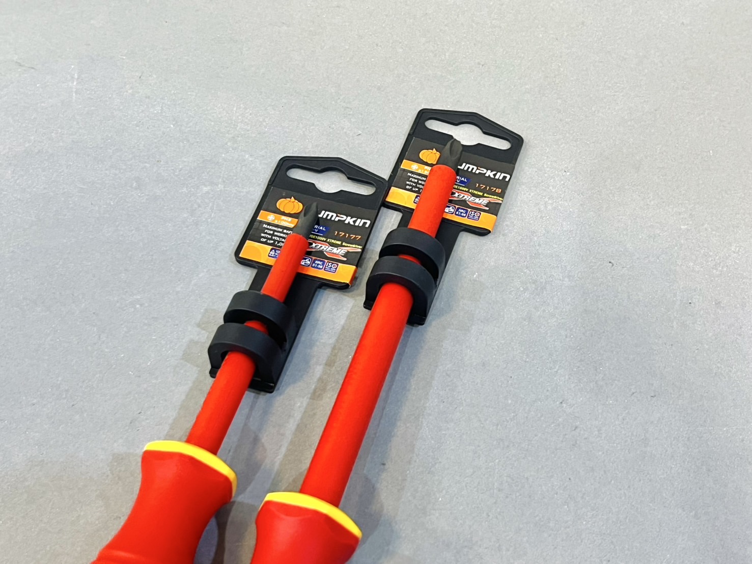 ไขควงหุ้มฉนวน (+)