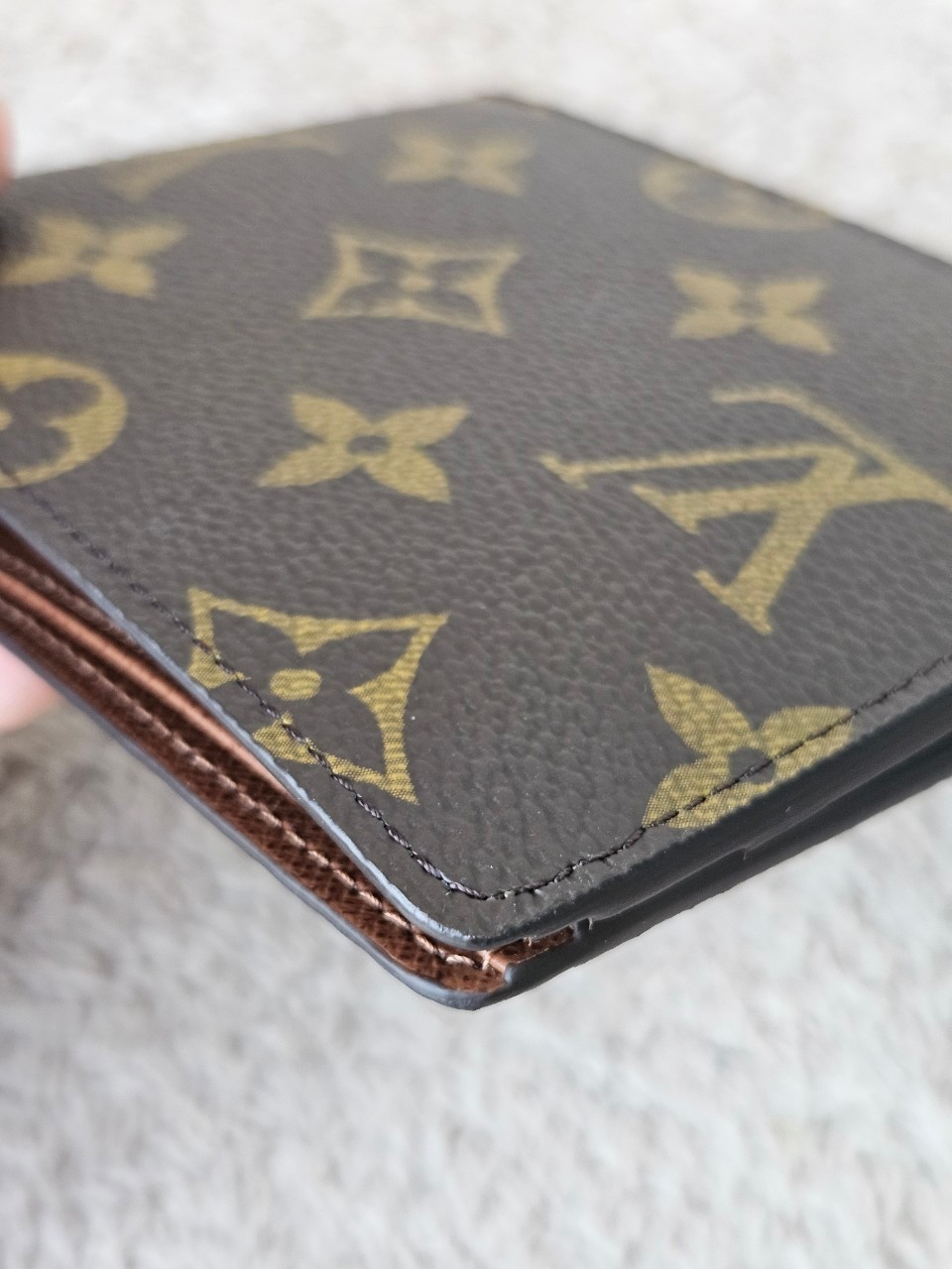LV Multiple Wallet Mono microchip