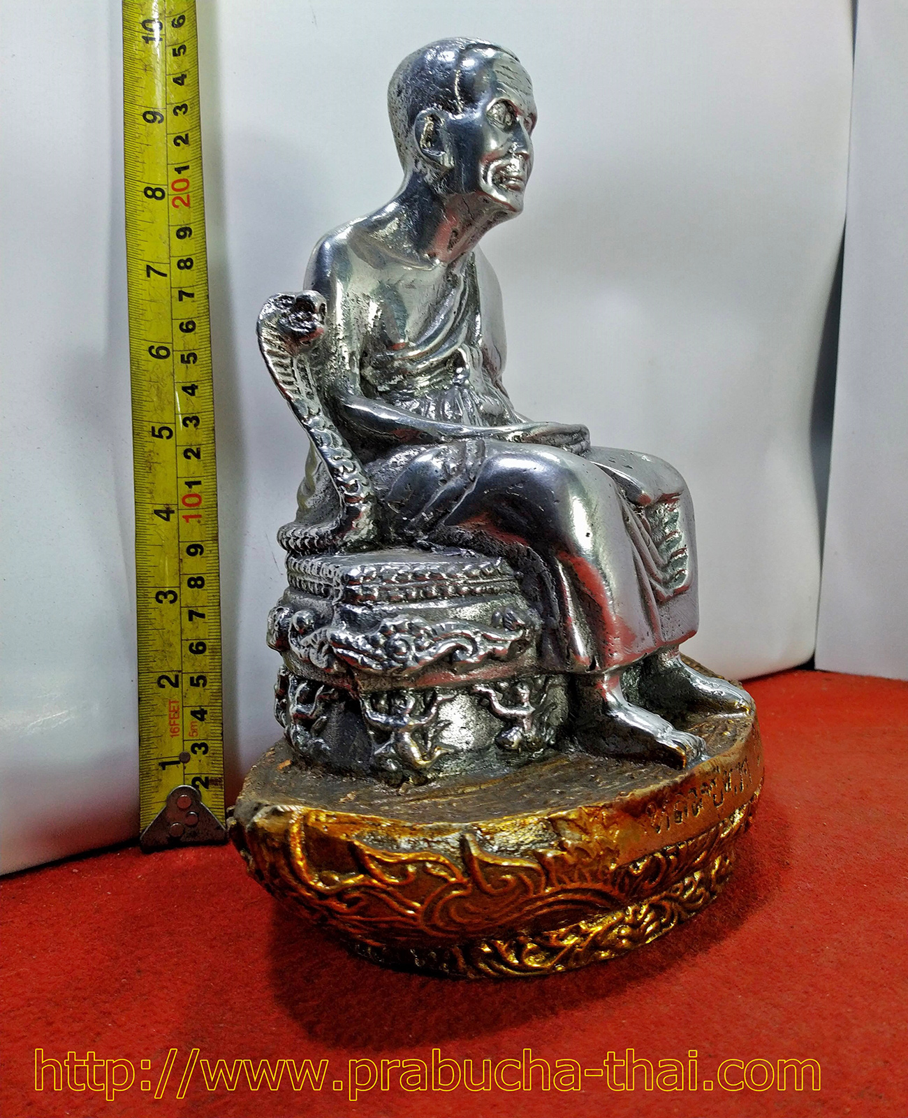 หลวงปู่ทวดวัดช้างให้ เหยียบน้ำทะเลจืด เนื้อสำริดเงินยวง