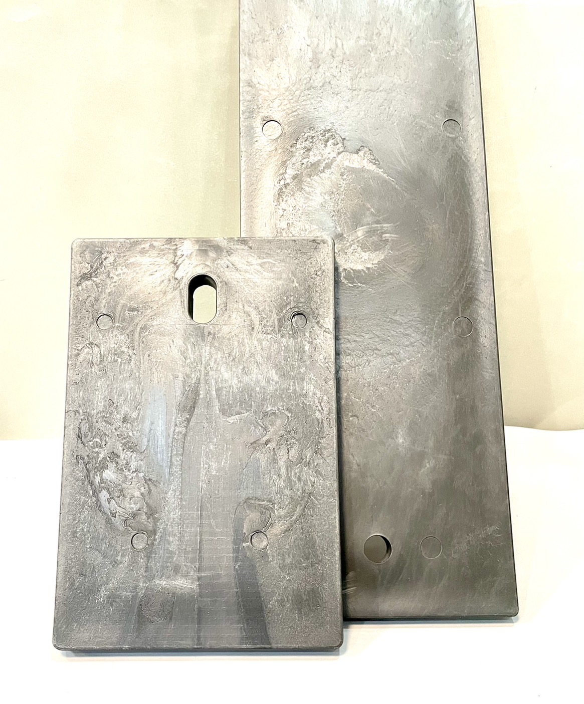 แผ่นรองมิเตอร์ไฟฟ้า พลาสติก สีดำ