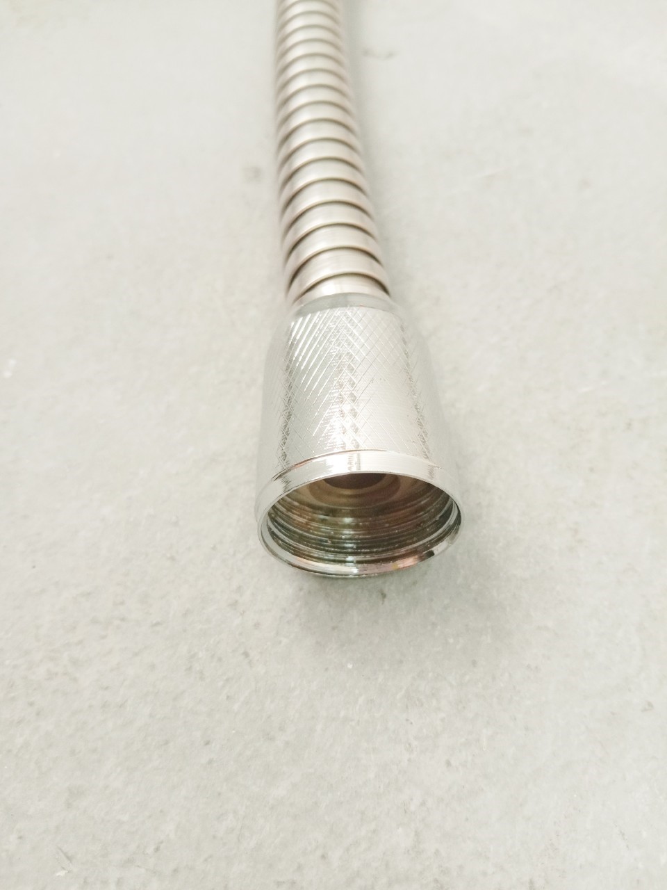 สายฝักบัวอาบน้ำโครเมี่ยม