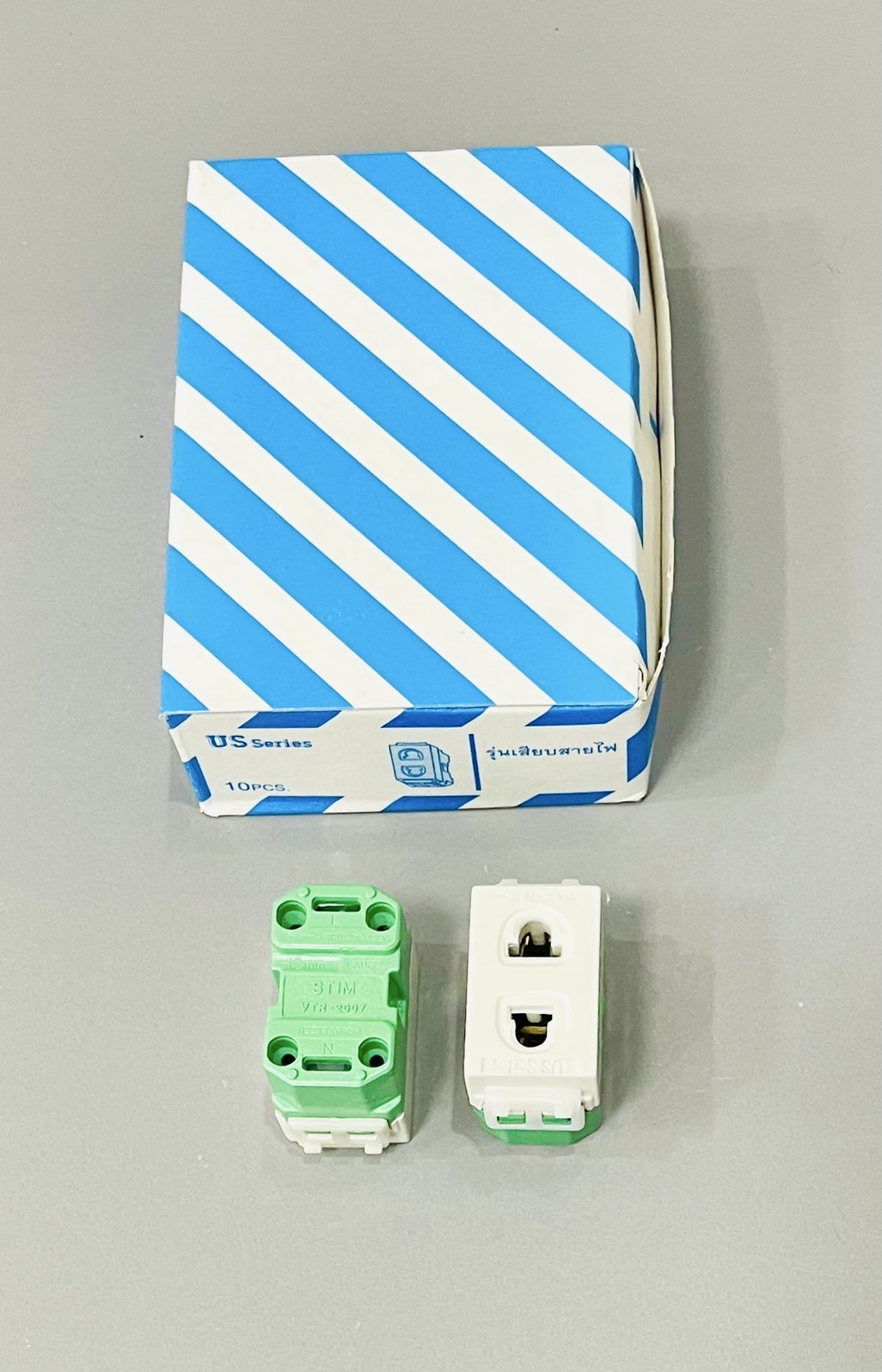 ปลั๊กฝัง รุ่นใหม่ YL1091K/US series