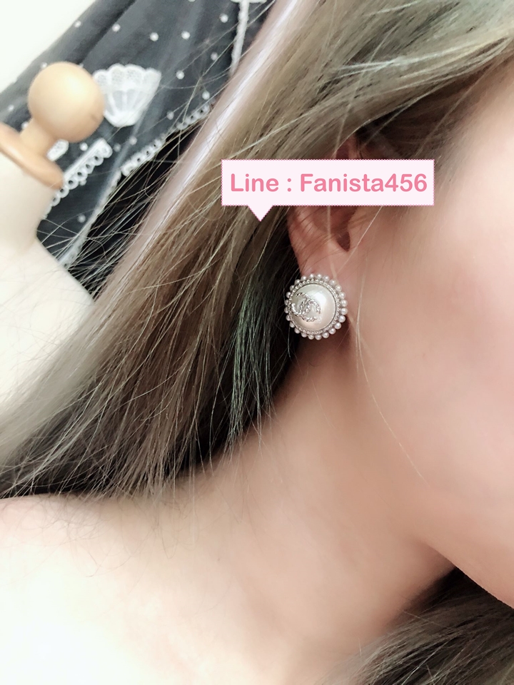 ต่างหู ชาแนล Chanel Earring ต่างหูชาแนลมุก (สีเงิน)