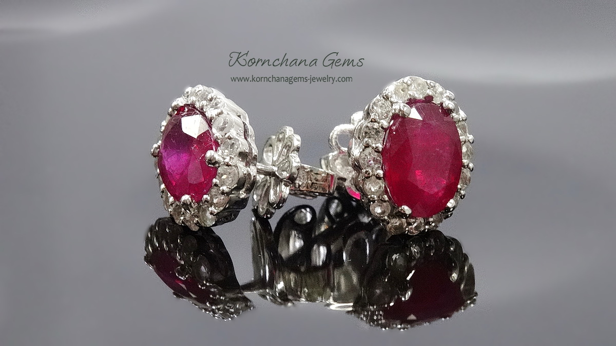 ต่างหูทับทิมแท้ทรงไข่สีแดงอมชมพู สวยมาก ต่างหูติดหูแบบนี้ สวยคลาสสิคตลอดกาลค่ะ ใส่ได้ไม่มีตกยุค เนื้อพลอยสวยใส พลอยเม็ดใหญ่