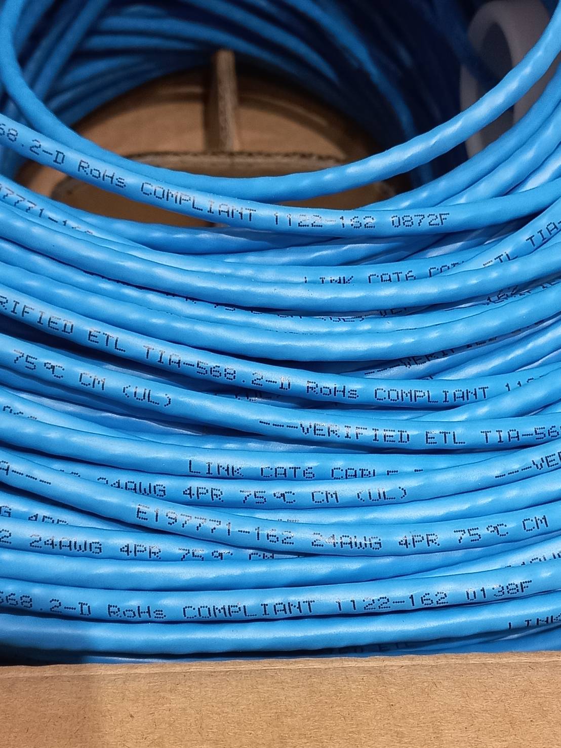 สายแลน LINK Cat6 สีฟ้า ม้วนใหญ่ 305เมตร