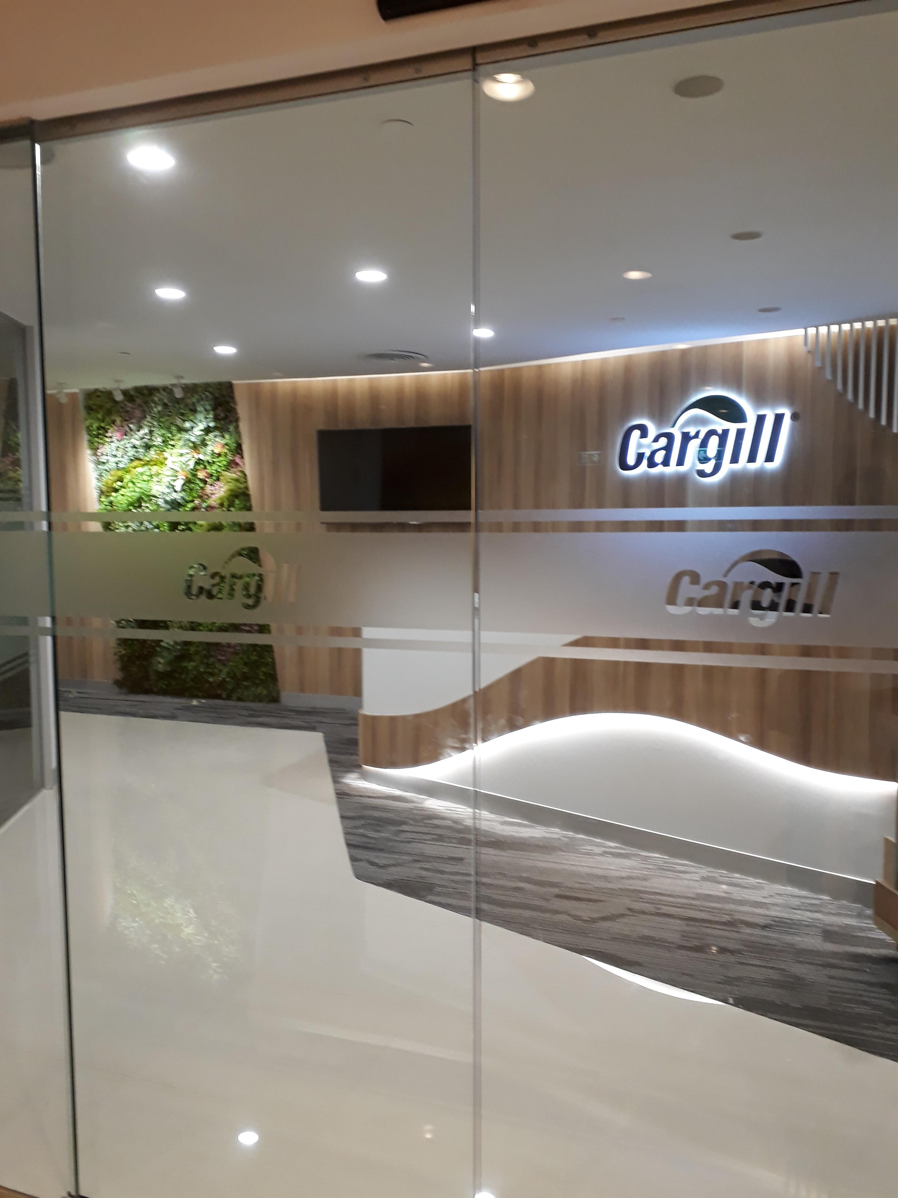 อักษร ฉลุโลโก้ และพลาสวูด ทำสี ซ่อนไฟ LED ยึดหลังอะคริลิค 15 มม. พร้อมติดตั้งราคาโรงงาน