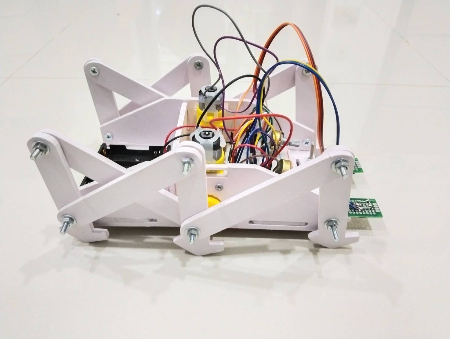 แผ่นพลาสวูดหุ่นยนต์ขาเดินแบบ 6ขา รุ่น V3 Ex