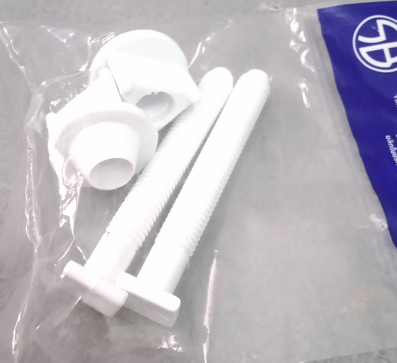 น็อตยึดฝาชักโครก พีวีซี