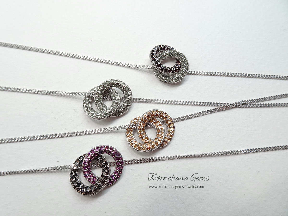 จี้พลอยสีเขียวอ่อน พลอยเพอริดอท ดีไซน์สุดเก๋ ตัวเรือนเงินแท้ silver925 ชิ้นงานประณีต จัดส่งรวดเร็ว รับประกันคุณภาพสินค้า