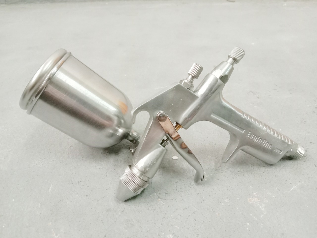 กาพ่นสี กาบน 400ml R2 Eagle One