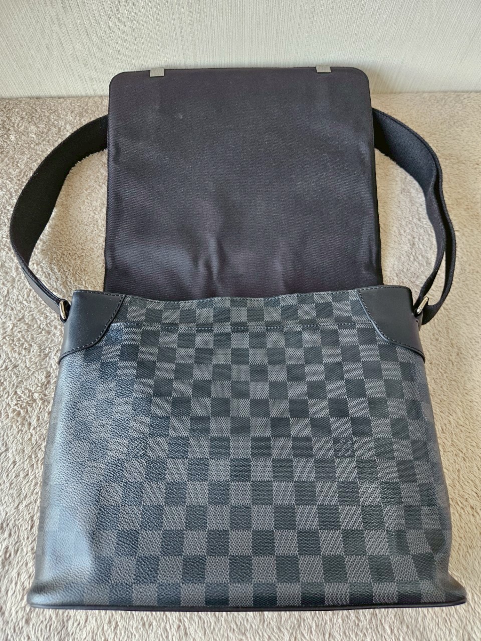 LV District Damier Graphite MM