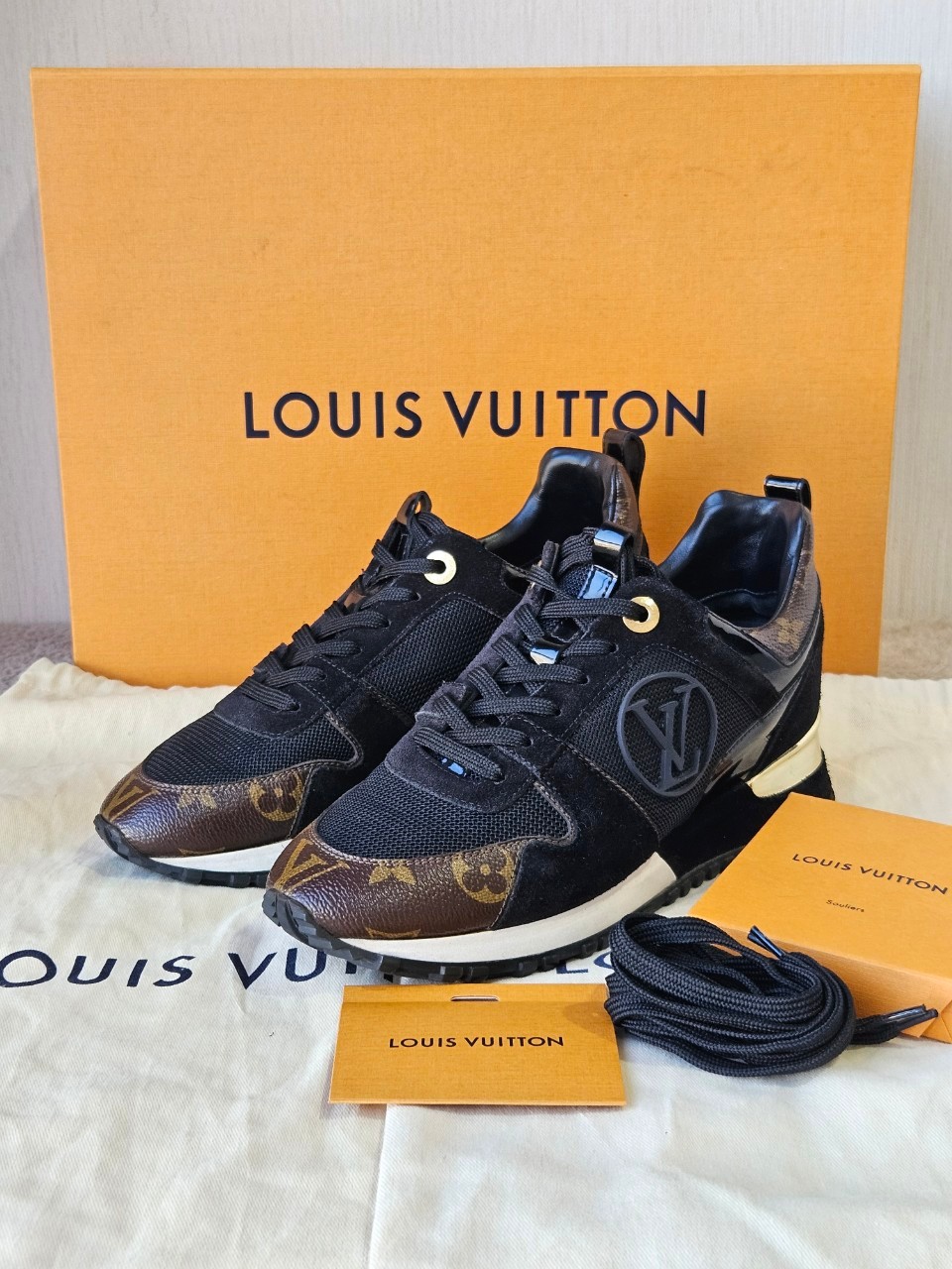 LV Run away Trainers Mono