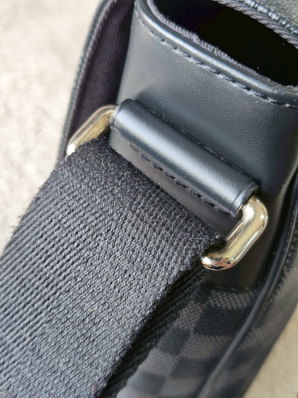 LV District Damier Graphite MM