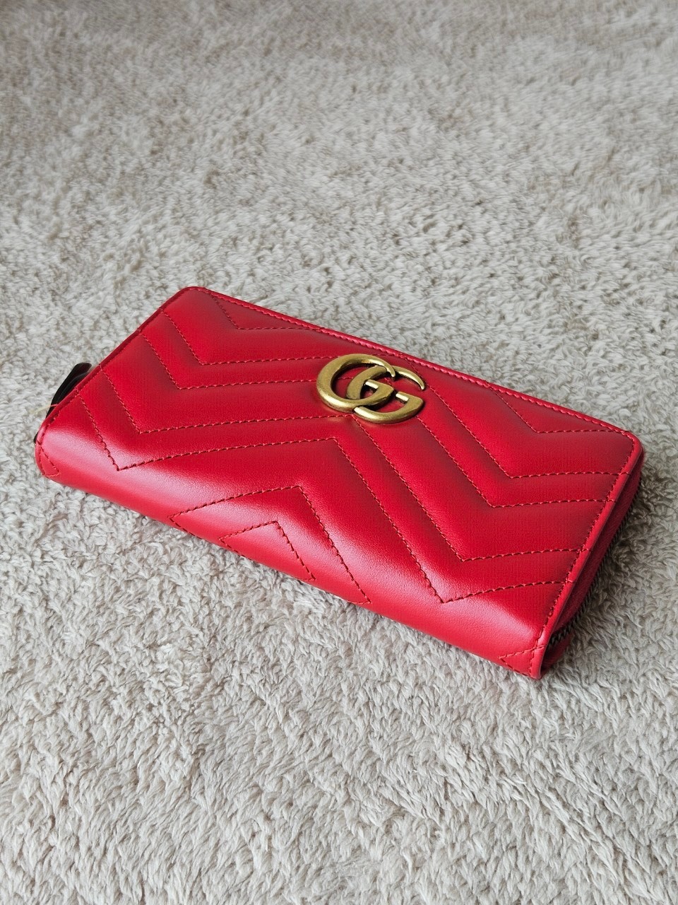 Gucci Marmont Zip Around Wallet สีแดง