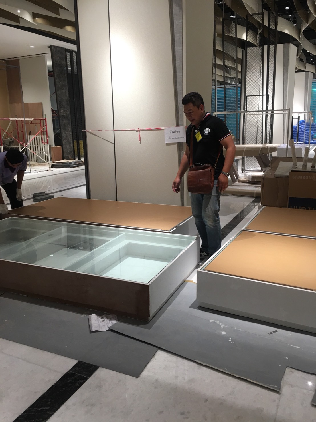 งานผลิตติดตั้ง อะคริลิค 5 มม.วางไฟ ทำสี ติดอะคริลิค่ใส 15 มม. พร้อมติดตั้งราคาโรงงาน