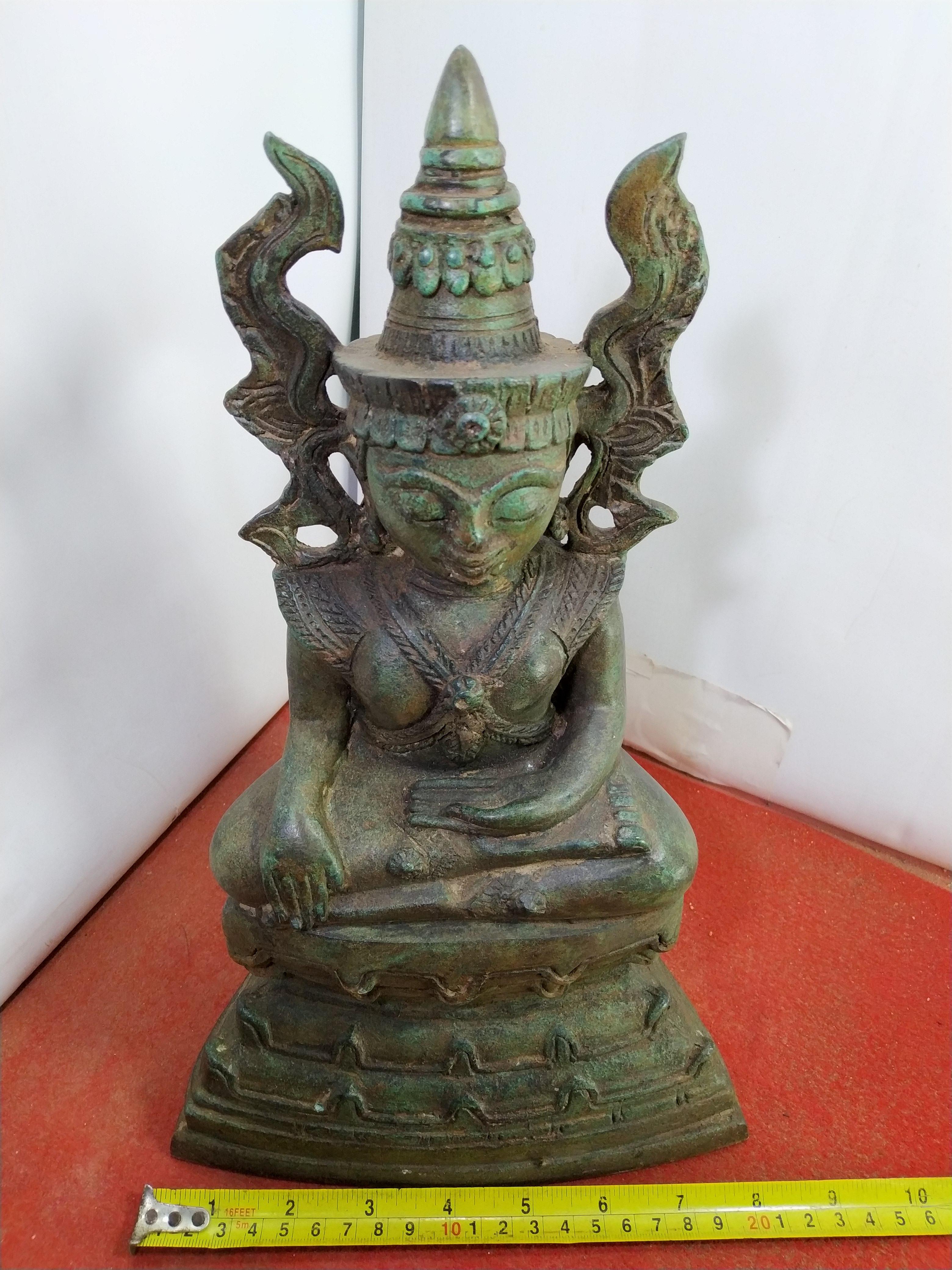 พระมหามัยมุนี หรือ มะฮาเมียะมุนิ เนื้อโลหะสำริดสภาพเก่า