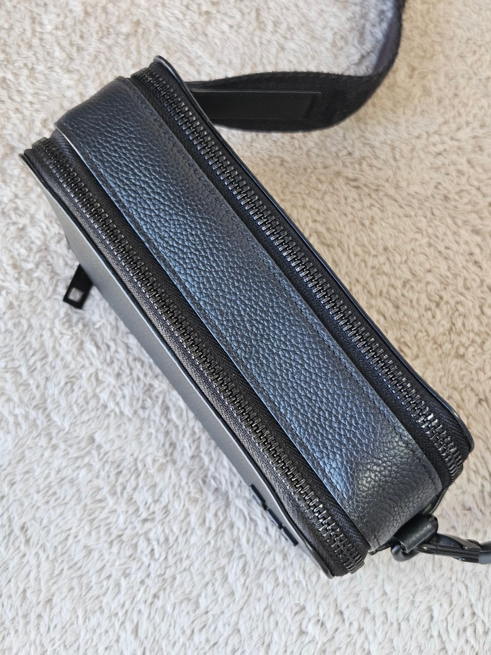 LV M59161 Alpha Wearable Wallet