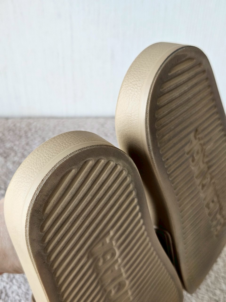 Balenciaga Pool Slides With Logo สีน้ำตาล