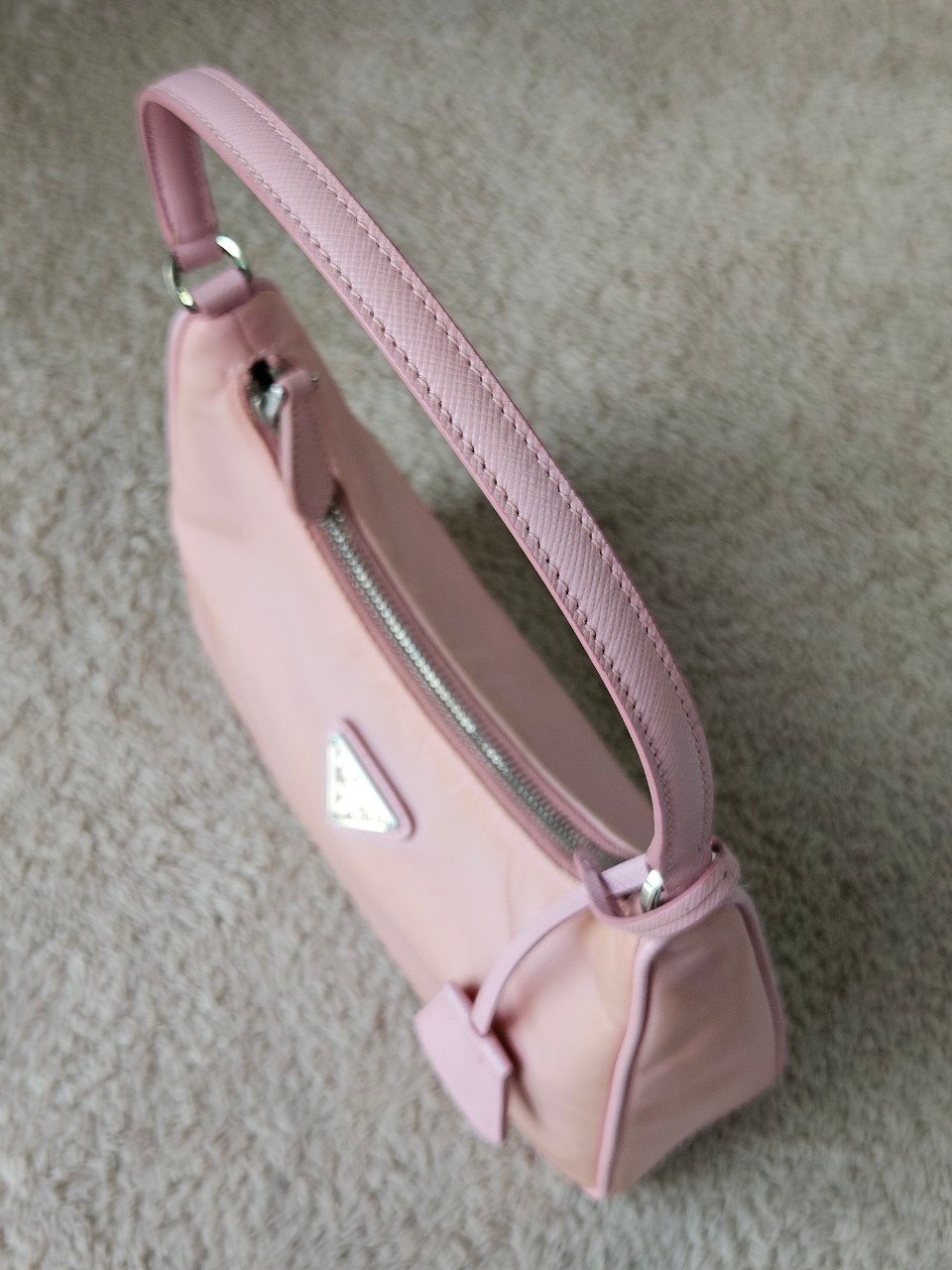 Prada Re-Edition 2005 Re-Nylon หูหนัง สีชมพู