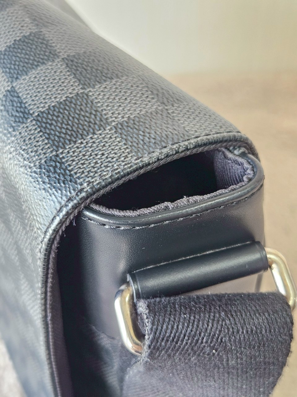 LV District Damier Graphite MM