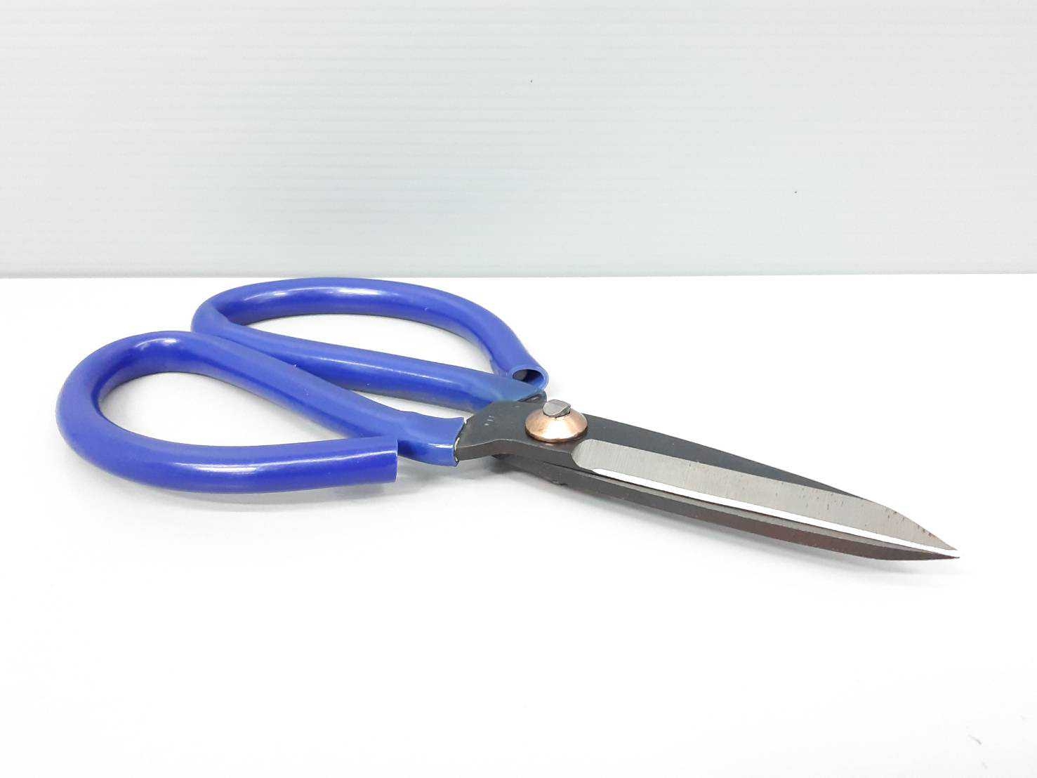 กรรไกรตัดผ้า ด้ามหุ้มยาง