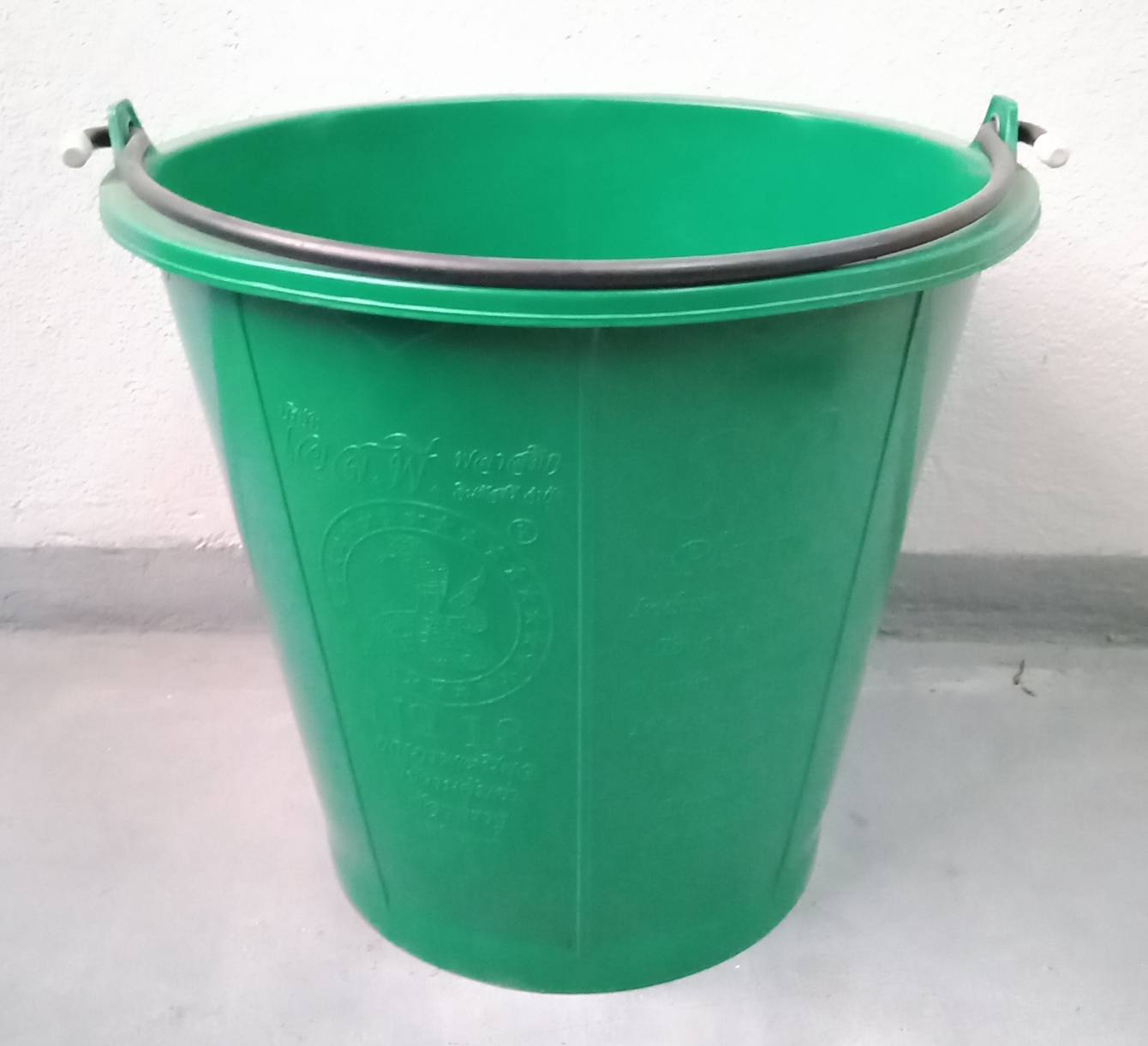 ถังน้ำพลาสติก คละสี 15 ลิตร