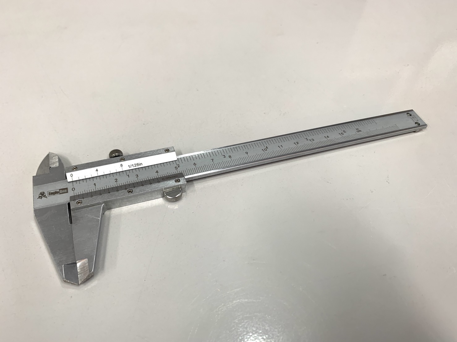 เวอร์เนียแบ่งร้อย 6" รุ่นกล่อง EagleOne