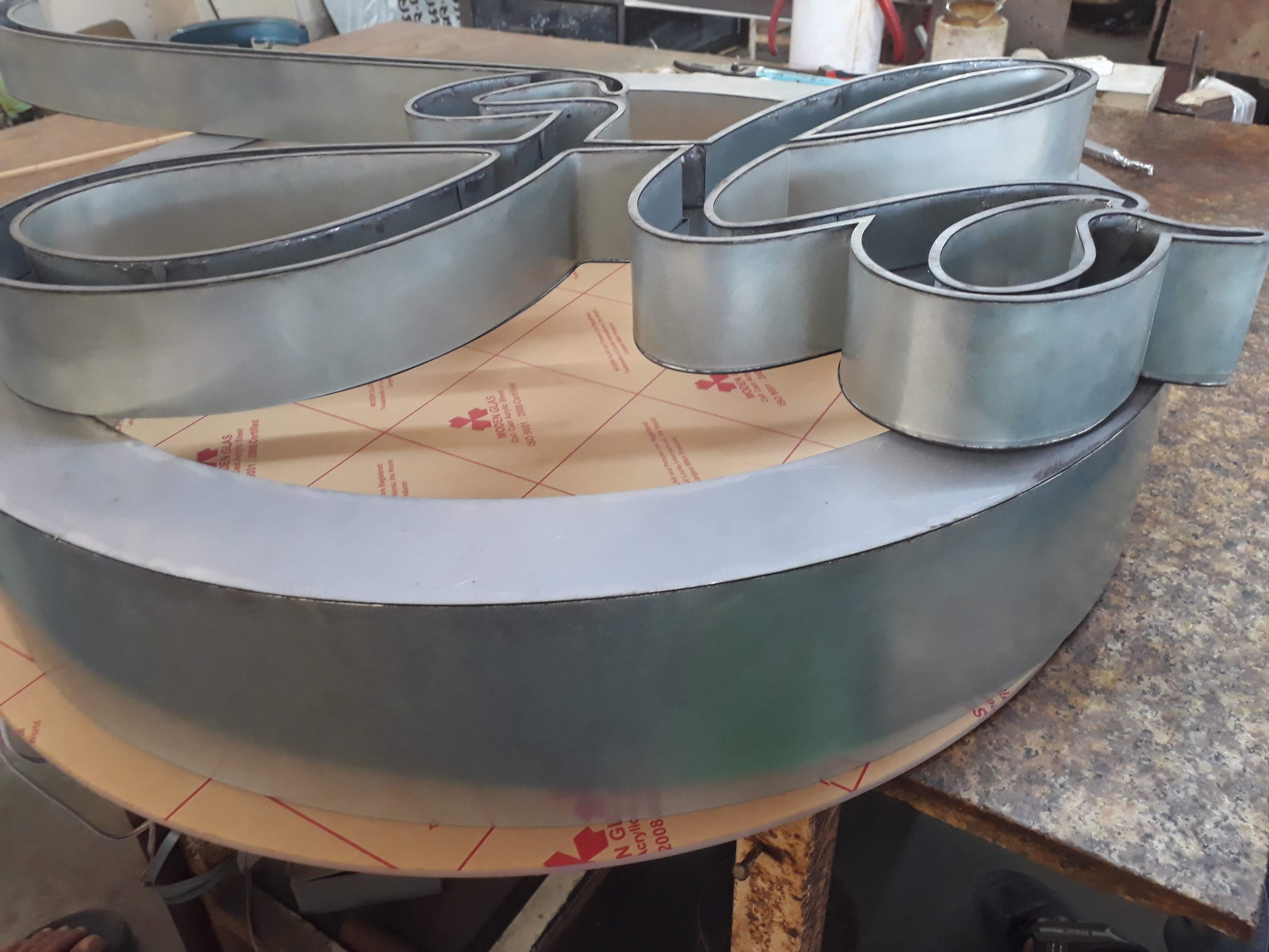 อักษรซิงค์ยกขอบทำสีอุตสาหกรรม พ่่น อบ สีด้าน สีเงา ทุกแบบ