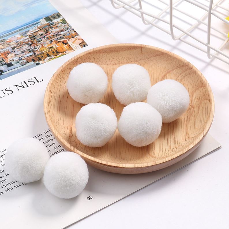 ปอมปอม ปอมปอมตกแต่ง ปอมปอมไหมพรม ขนาด 3 ซม. สีขาว (1โหล/12ลูก)