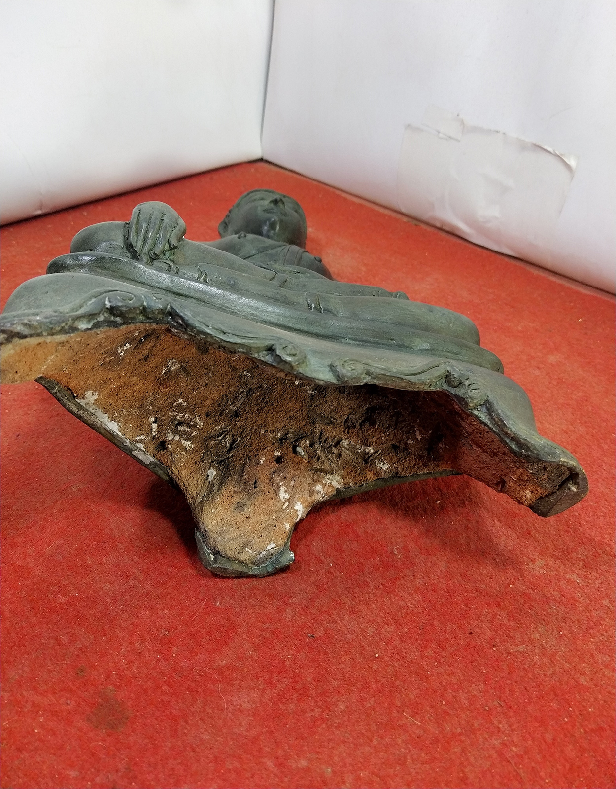 พระกำแพงสามขา วัดเสด็จ กำแพงเพชร