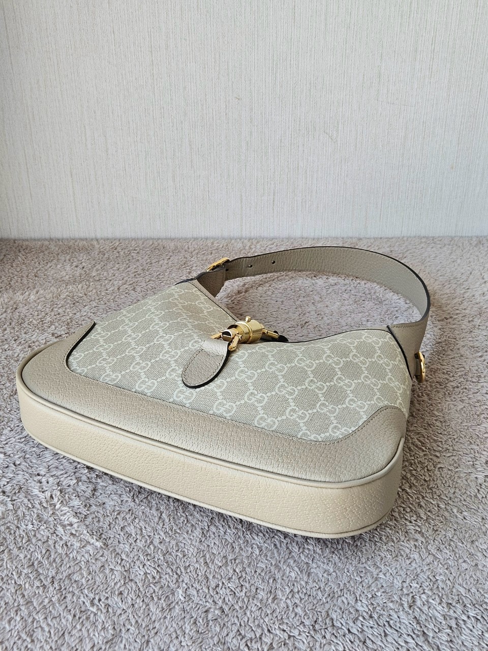 Gucci Jackie 1961 Small beige