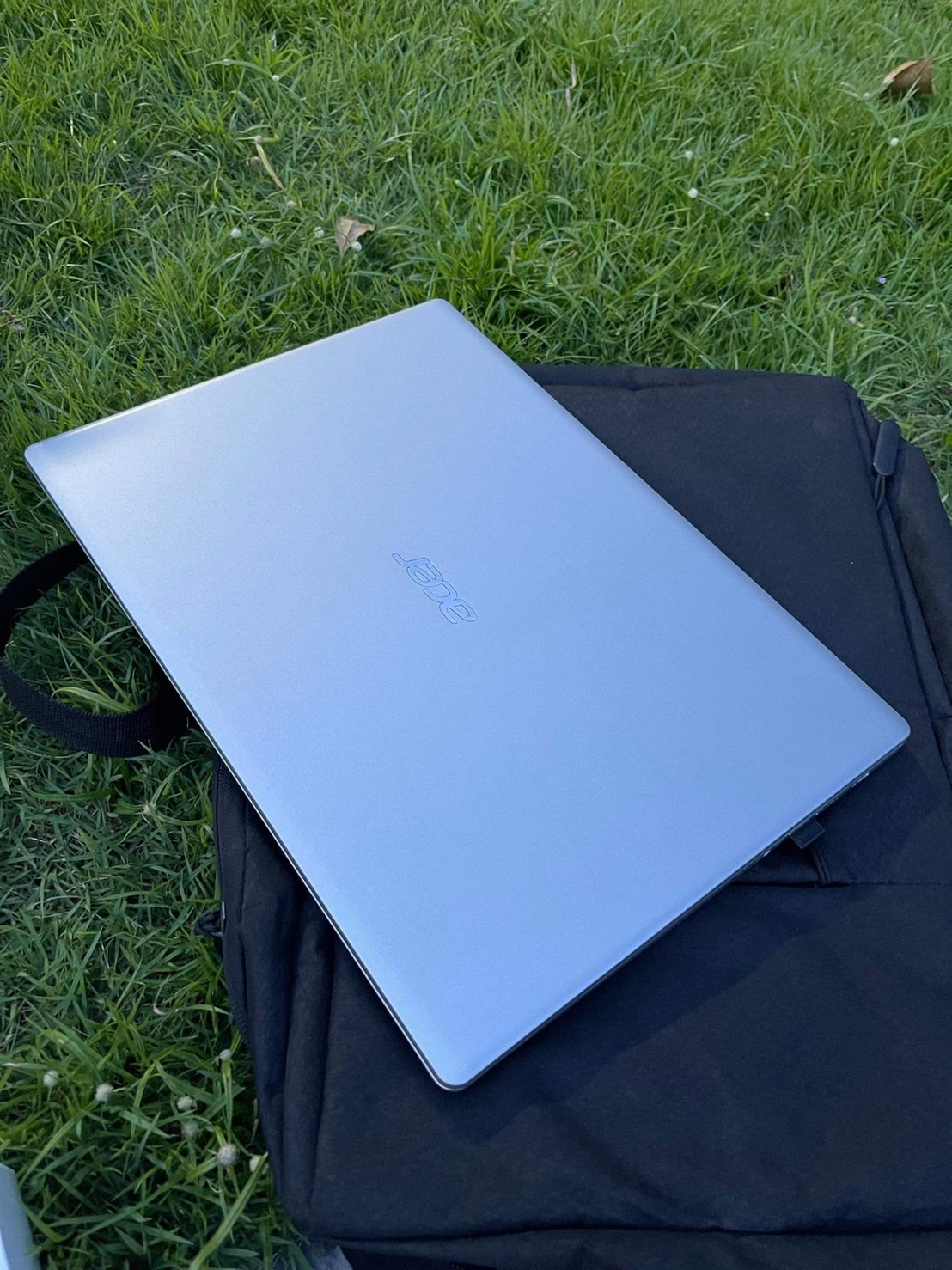 ACER Aspire 3 Ram8GB/SSD 512GB/AMD VEGA8 จอ14 นิ้ว WINDOWS10/สี SILVER**มือสอง