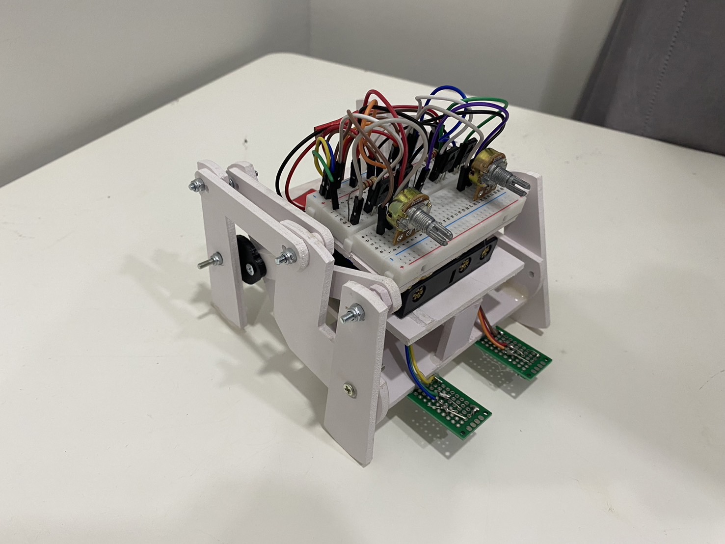 หุ่นยนต์เดินตามเส้น 6ขา รุ่น AR-2ื (ขึ้นเนินได้) 2024