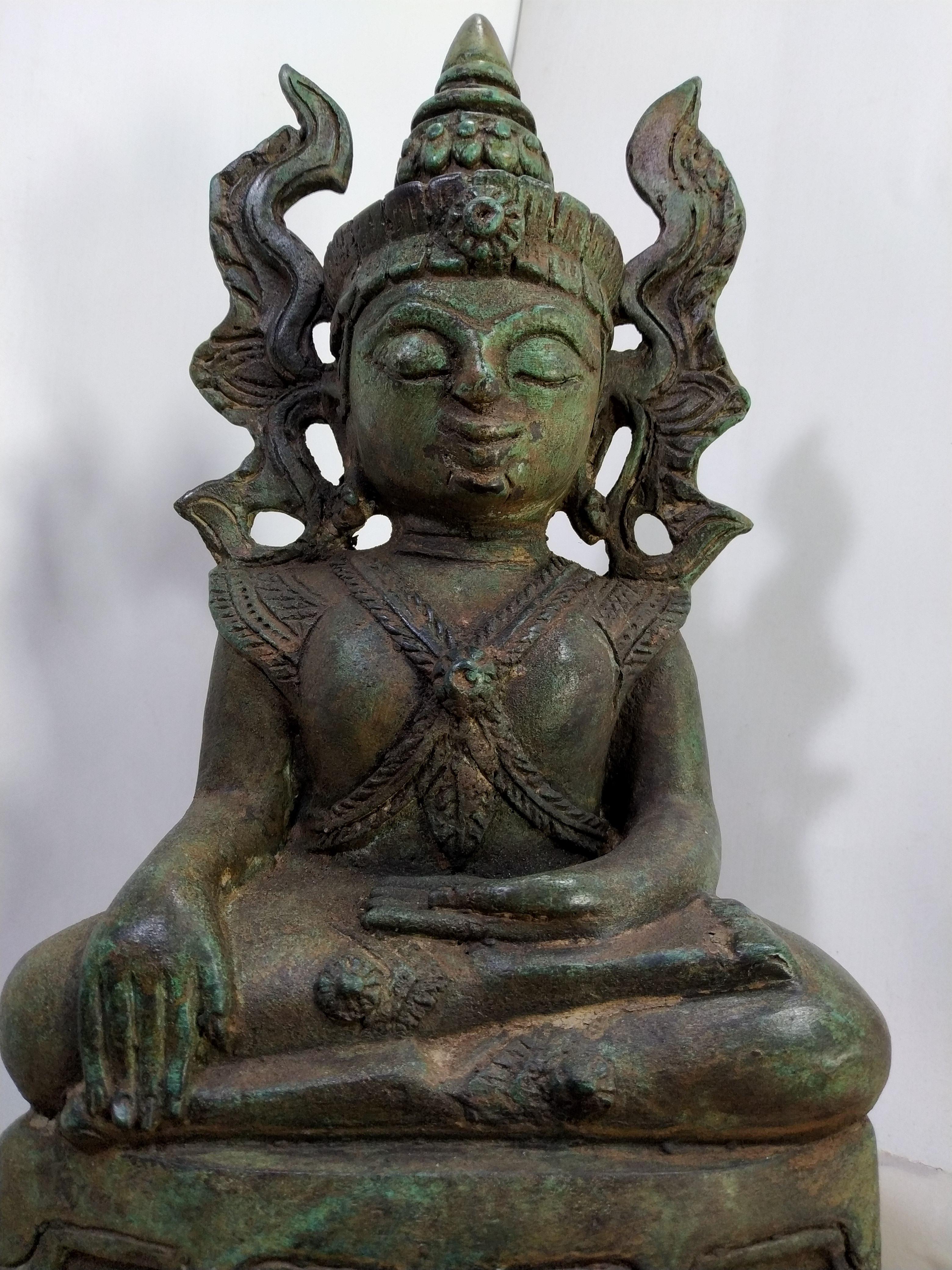 พระมหามัยมุนี หรือ มะฮาเมียะมุนิ เนื้อโลหะสำริดสภาพเก่า