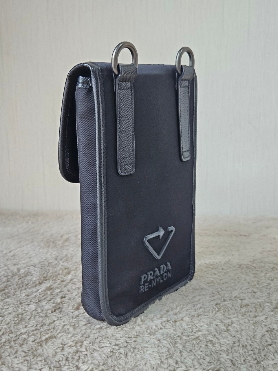Prada Re-Nylon Smartphone Case สีดำ