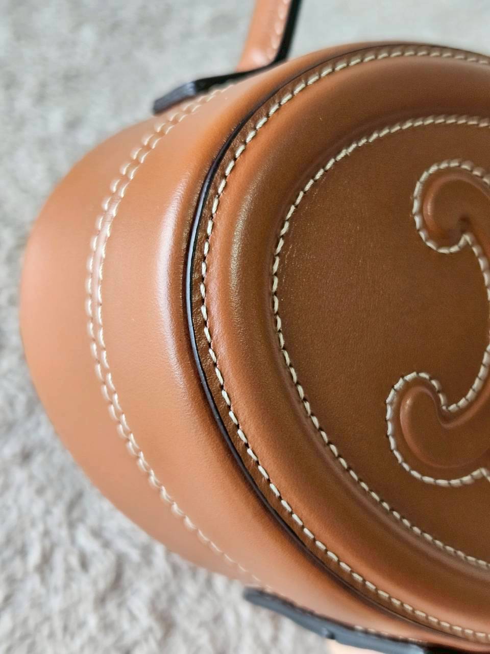 Celine Oval Minaudiere Cuir Triompe