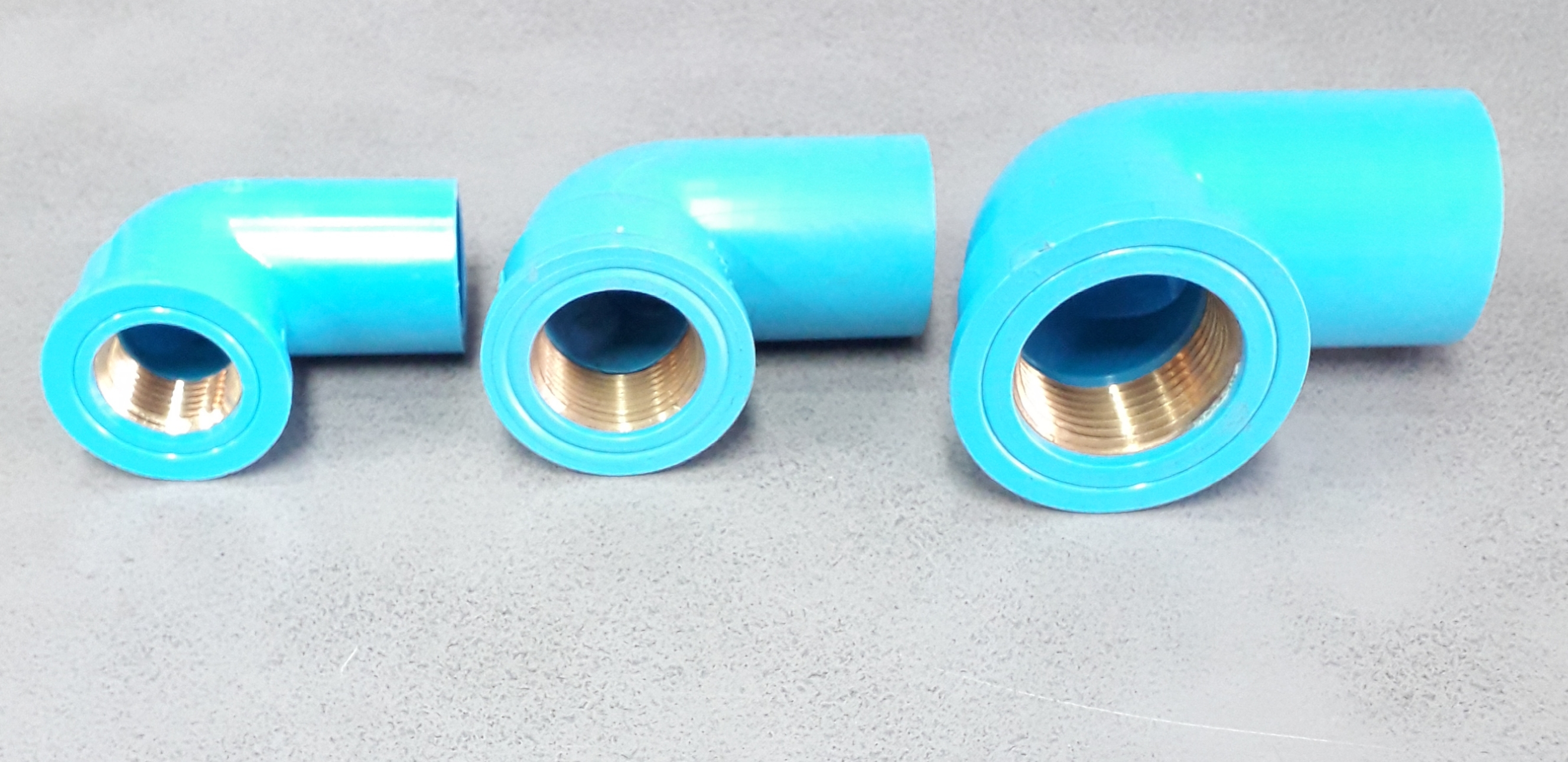 ข้องอ 90 พีวีซี เกลียวในทองเหลือง ตราช้าง