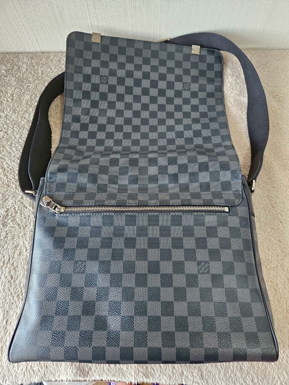 LV District Damier Graphite MM