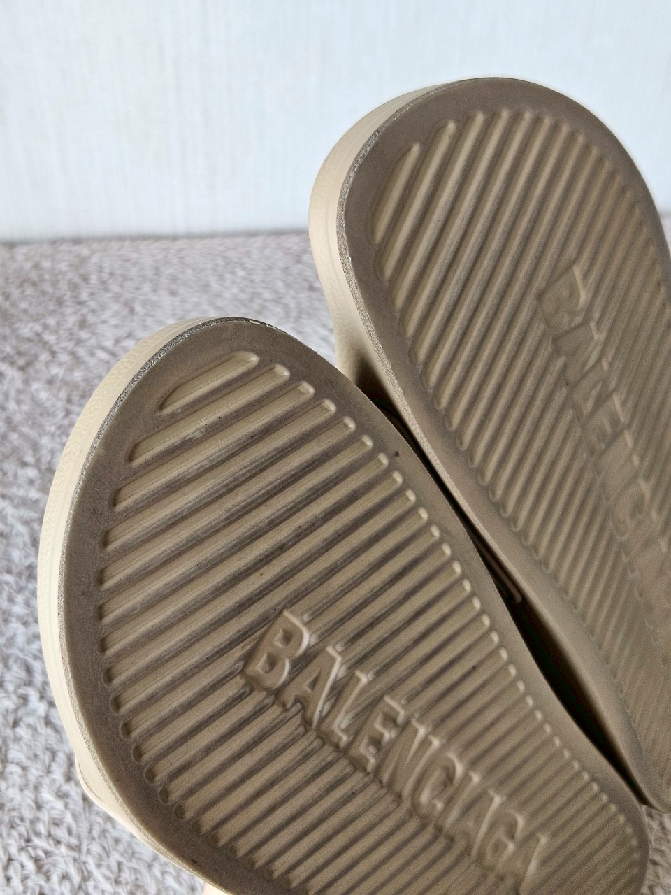 Balenciaga Pool Slides With Logo สีน้ำตาล