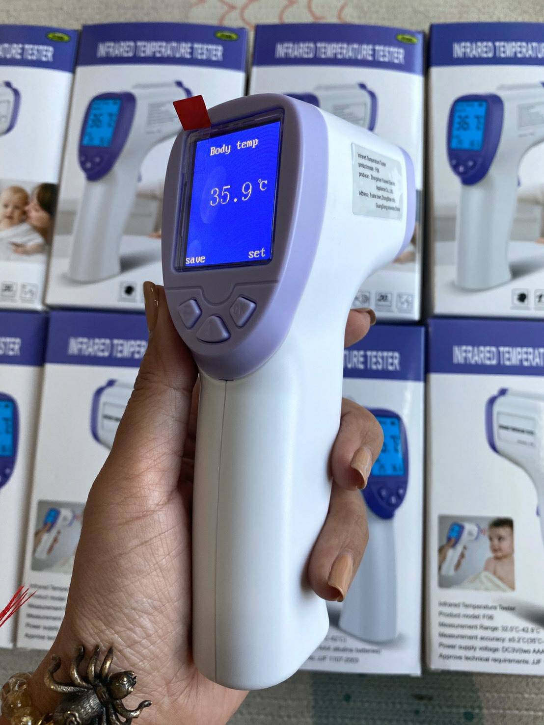 เครื่องวัดอุณหภูมิ Infrared thermometer รุ่น F06