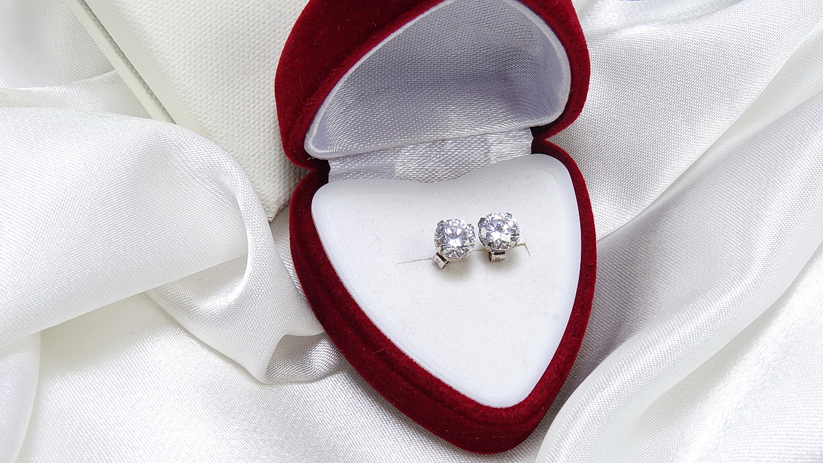 ต่างหูเพชรCZ เกรดพรีเมี่ยม ต่างหูเพชรเดี่ยวทรงเหลี่ยม ลดกระหน่ำเหลือคู่ละ 390- รับประกันความพึงพอใจ