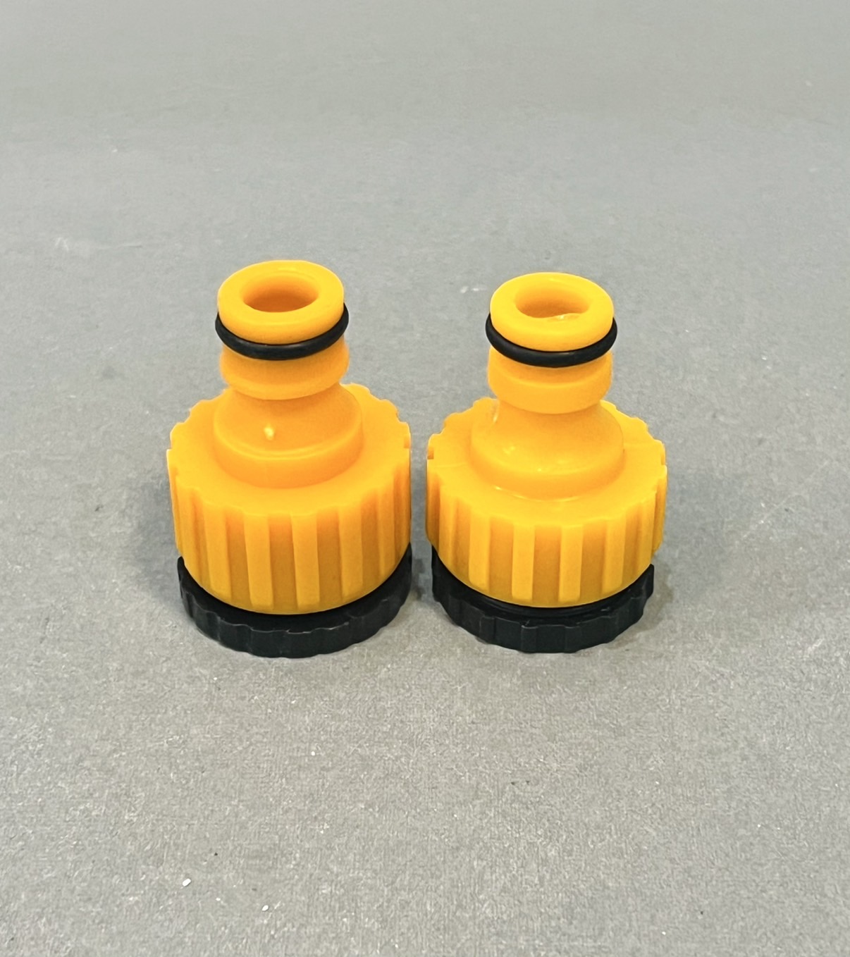 ข้อต่อก๊อกสนามเกลียวใน 1/2"-3/4" พีวีซี สีส้ม GG