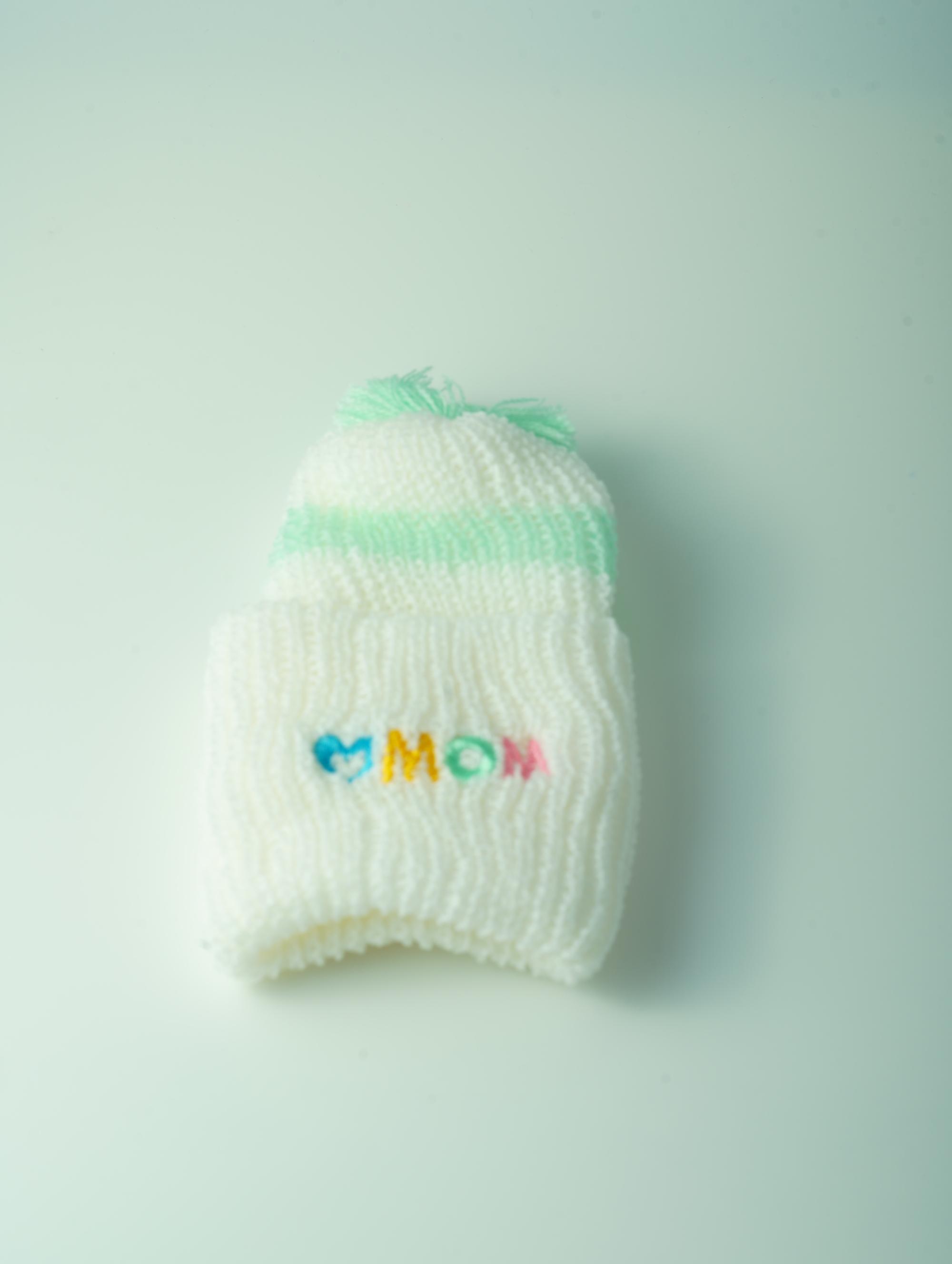 ขายส่ง หมวกไหมพรมเด็กแรกเกิด รุ่นขาวริ้ว-ปักMOM (ราคาต่อโหล) nongnini1988