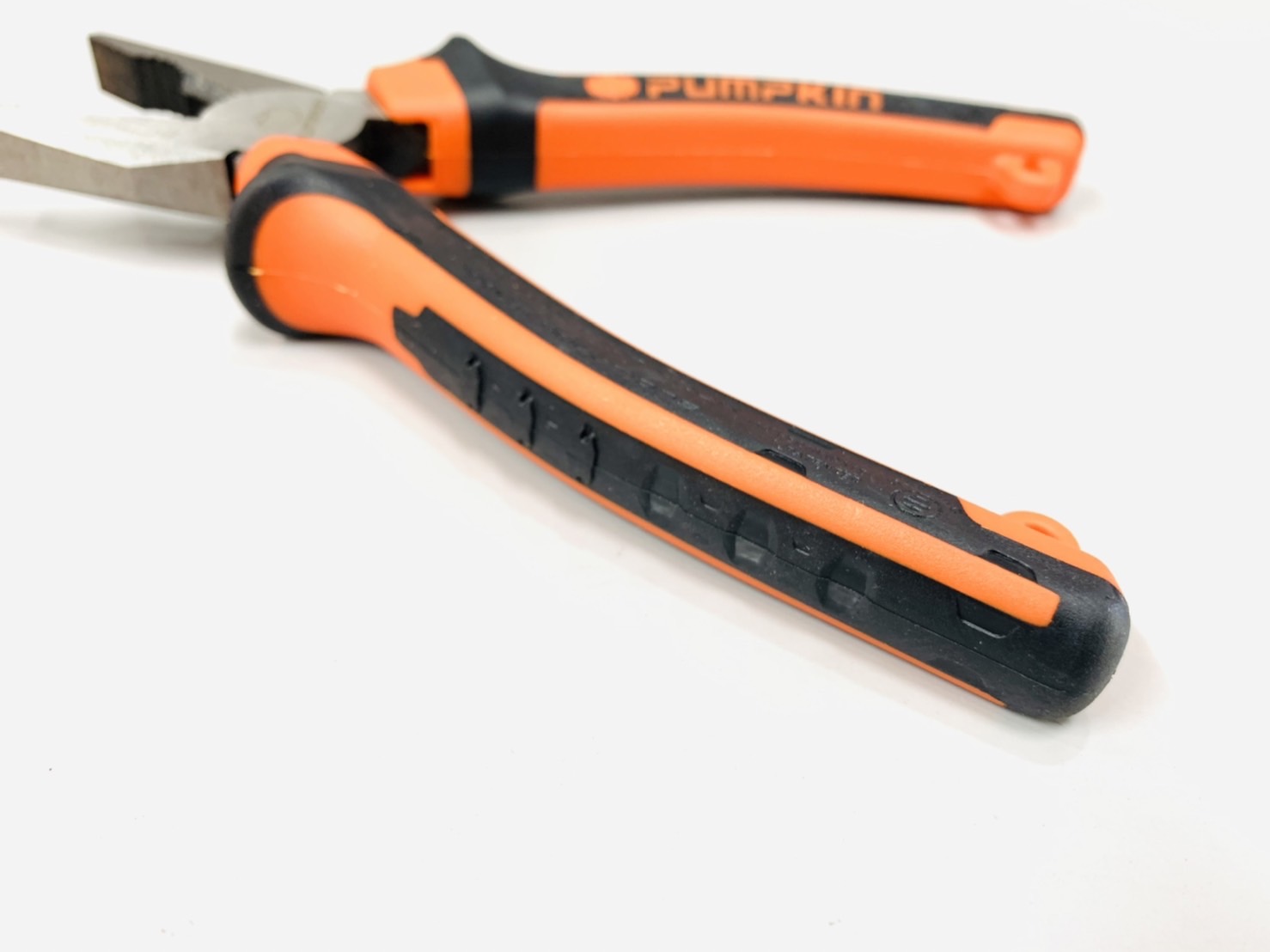 คีมปากจิ้งจก พัมคิน