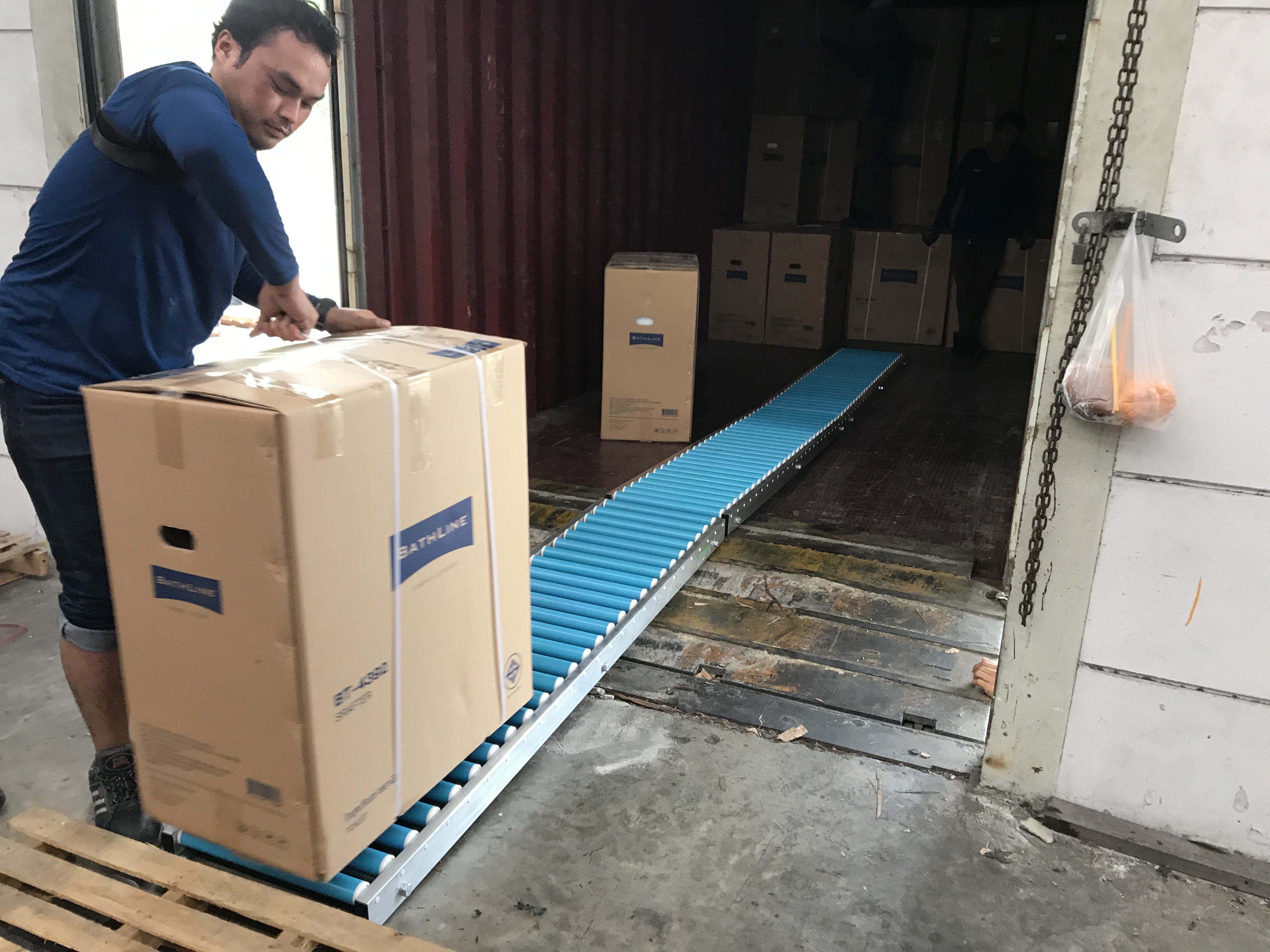 Zlide Container Roller รางลูกกลิ้ง อลูมิเนียม FE3030 W30 x L300 ( กว้าง 30 ซม , ยาว 3 ม. )