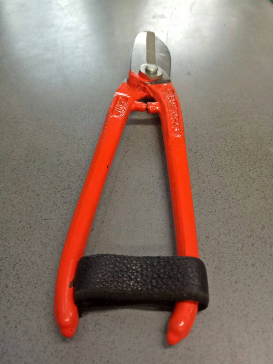 กรรไกรตัดสังกะสี