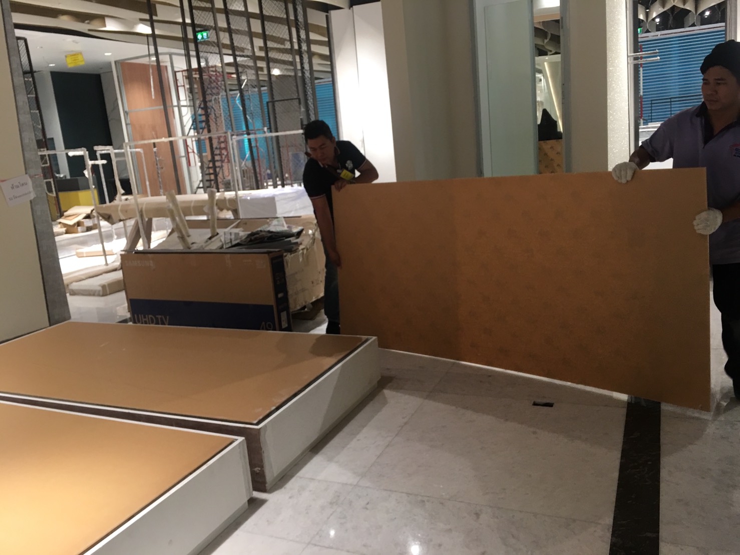 งานผลิตติดตั้ง อะคริลิค 5 มม.วางไฟ ทำสี ติดอะคริลิค่ใส 15 มม. พร้อมติดตั้งราคาโรงงาน