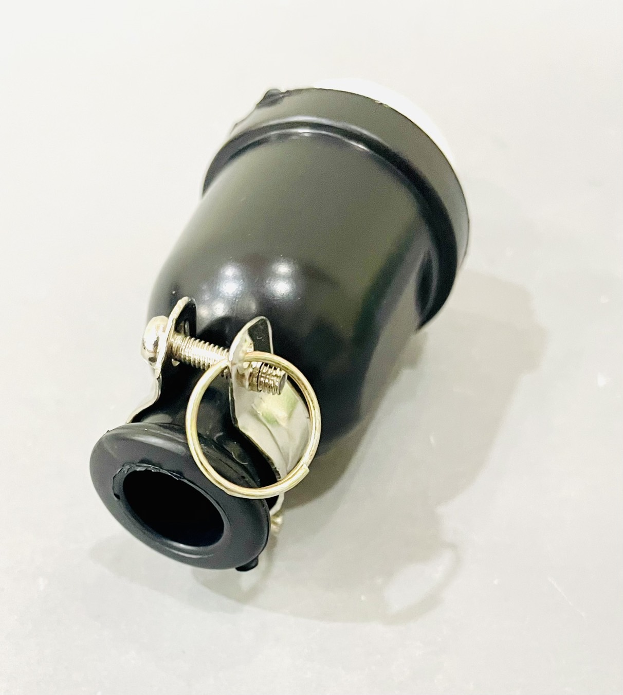 ปลั๊กยางกลม ตัวเมีย มีห่วง ขากลมแบน